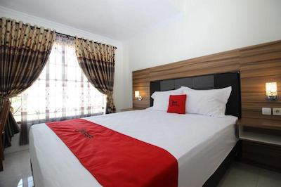 رد دورز نیر یو جی ام 3