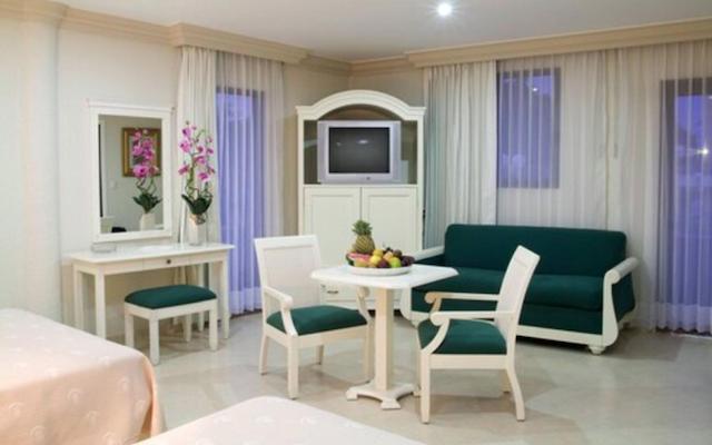 اکسکلاریس گرند ریزورت کونونشن اند اسپا