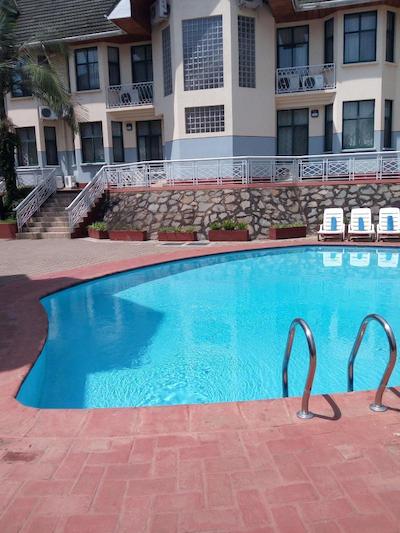 گلد کرست هتل آروشا