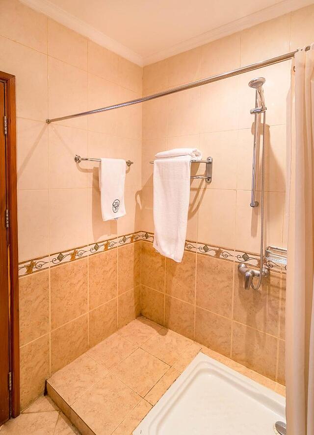 گلد کرست هتل آروشا