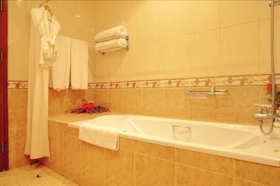 گلد کرست هتل آروشا