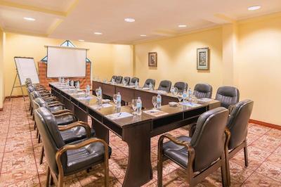 گلد کرست هتل آروشا