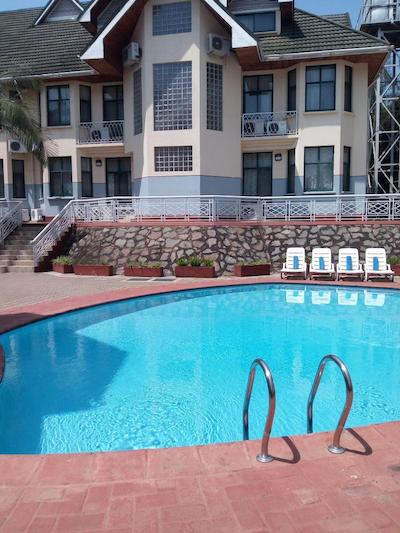 گلد کرست هتل آروشا