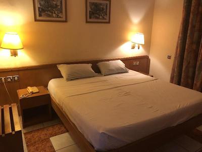 میپل لیف هتل