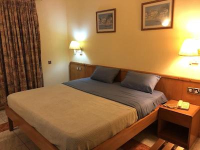 میپل لیف هتل