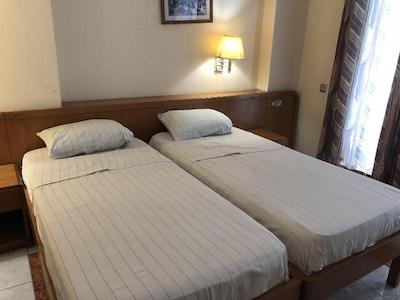 میپل لیف هتل