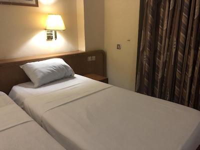 میپل لیف هتل