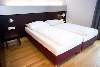 زوم شوارزن بارن