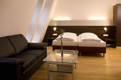 زوم شوارزن بارن