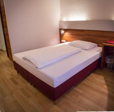 زوم شوارزن بارن