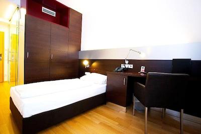 زوم شوارزن بارن