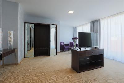 ام وای او هتل ونکسلای