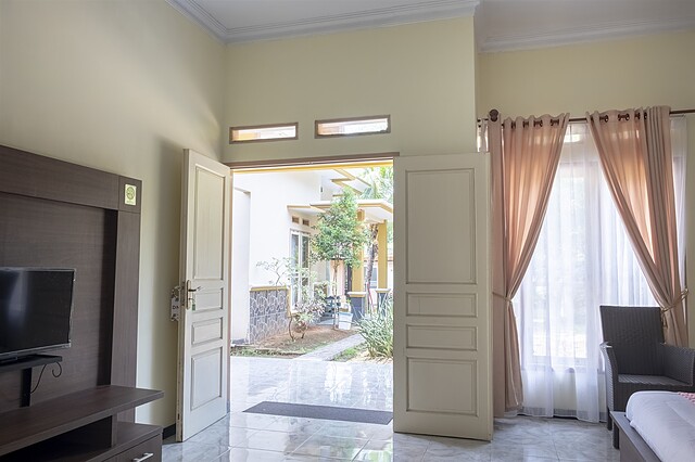 او وای او 3115 برانتی رایا گست هاوس