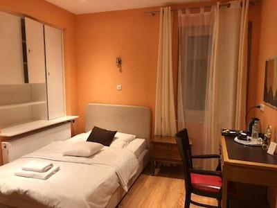 گلاشا تی تن هتل