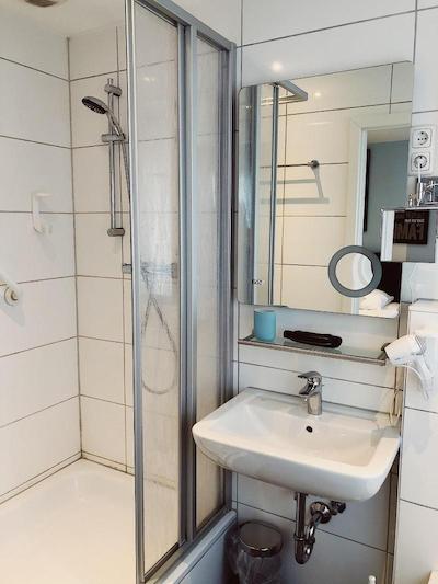 گلاشا تی تن هتل