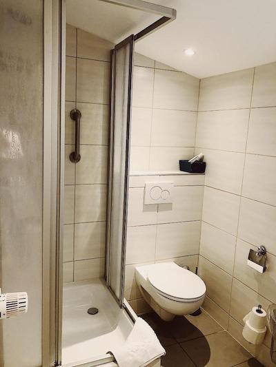 گلاشا تی تن هتل