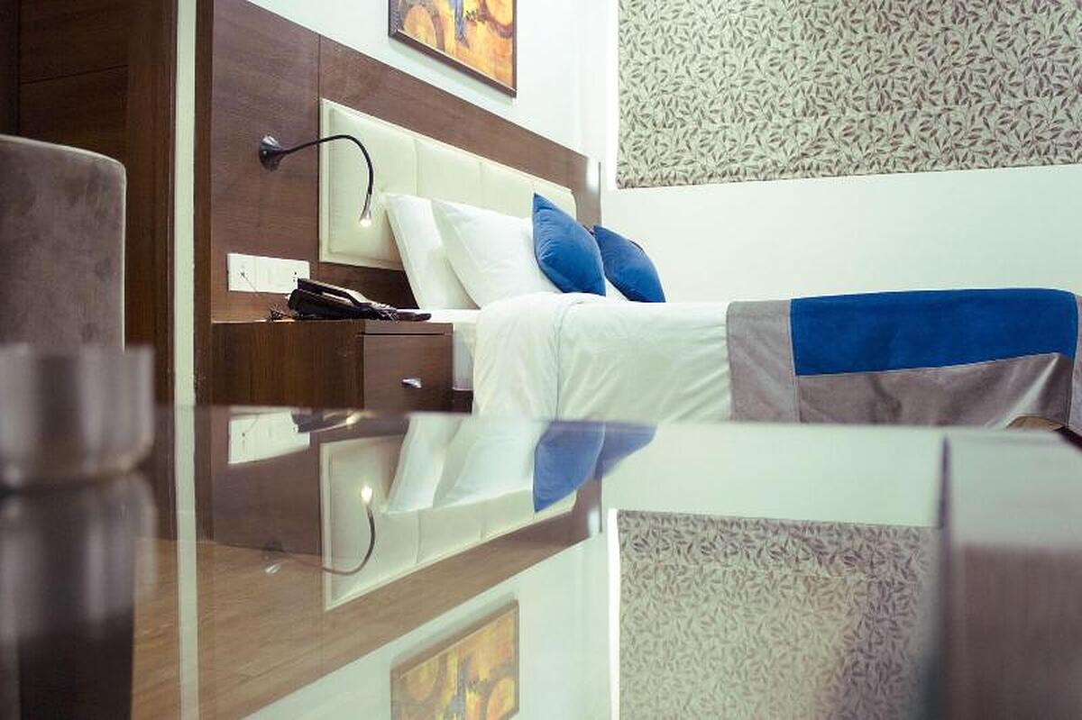 Jb Skyhilton Inn