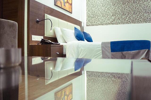 Jb Skyhilton Inn