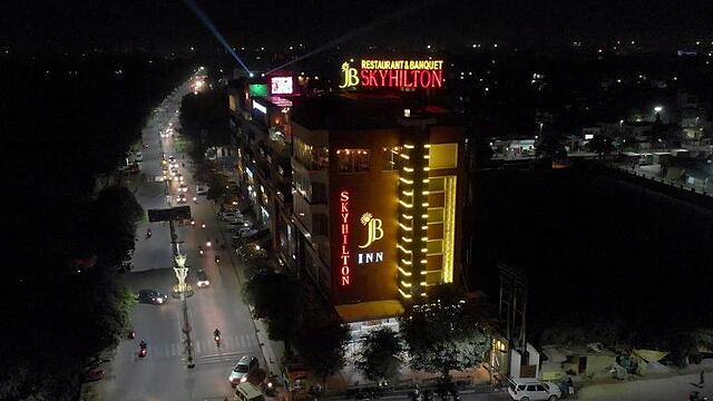 Jb Skyhilton Inn