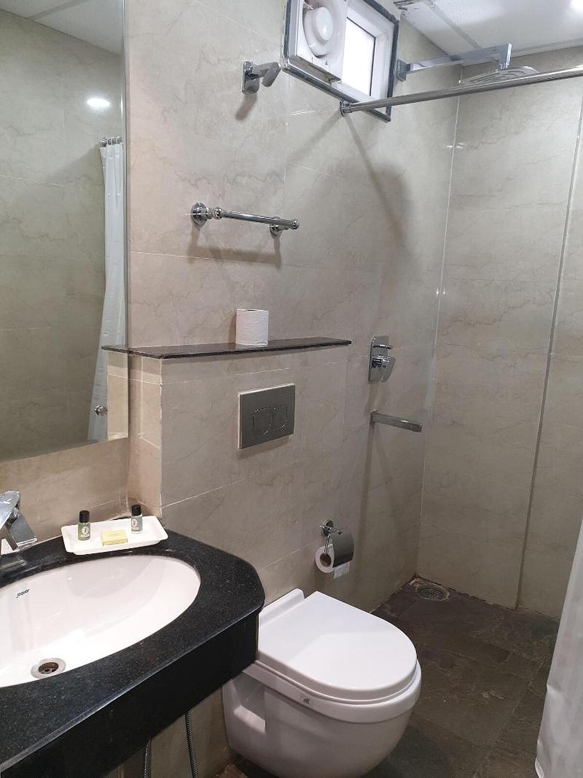 Jb Skyhilton Inn