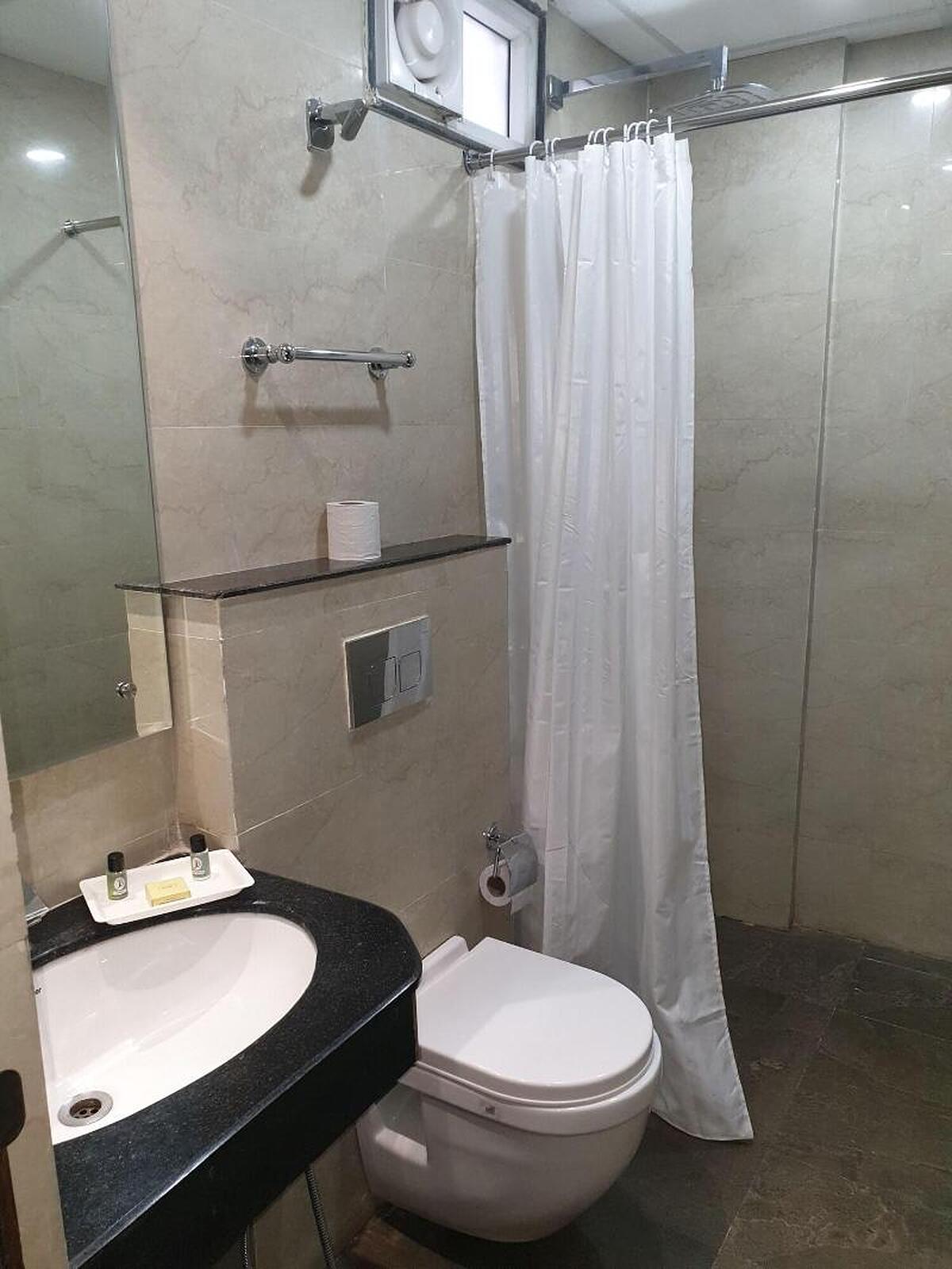 Jb Skyhilton Inn
