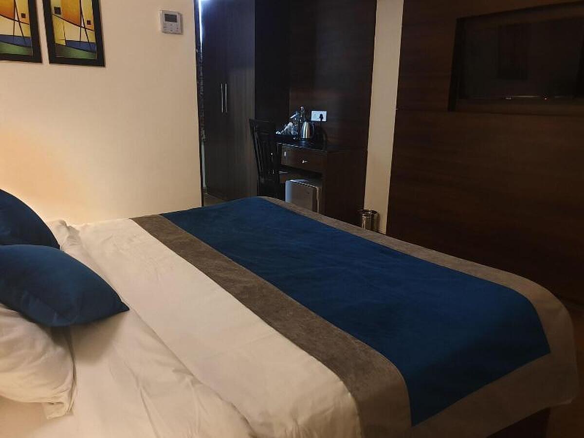 Jb Skyhilton Inn