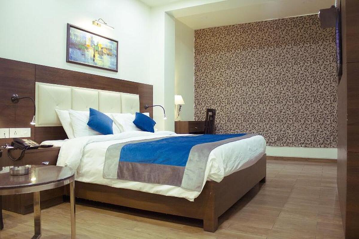 Jb Skyhilton Inn