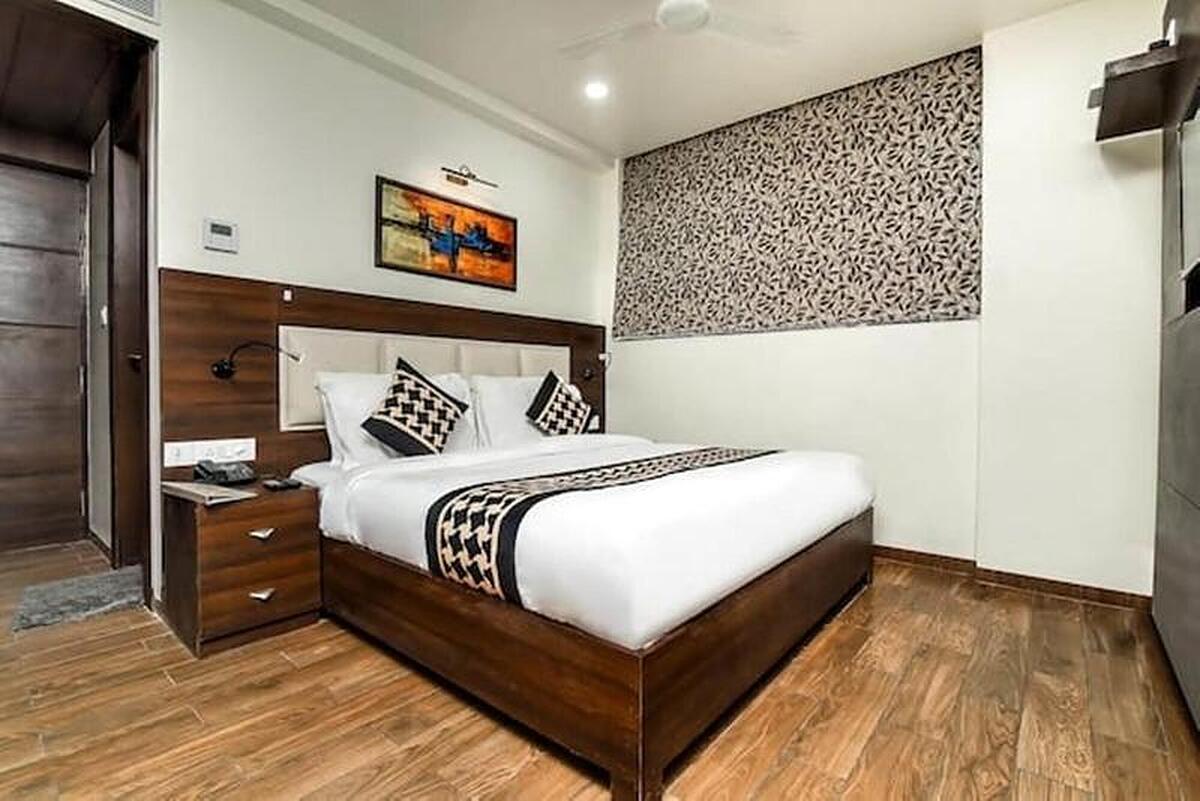 Jb Skyhilton Inn