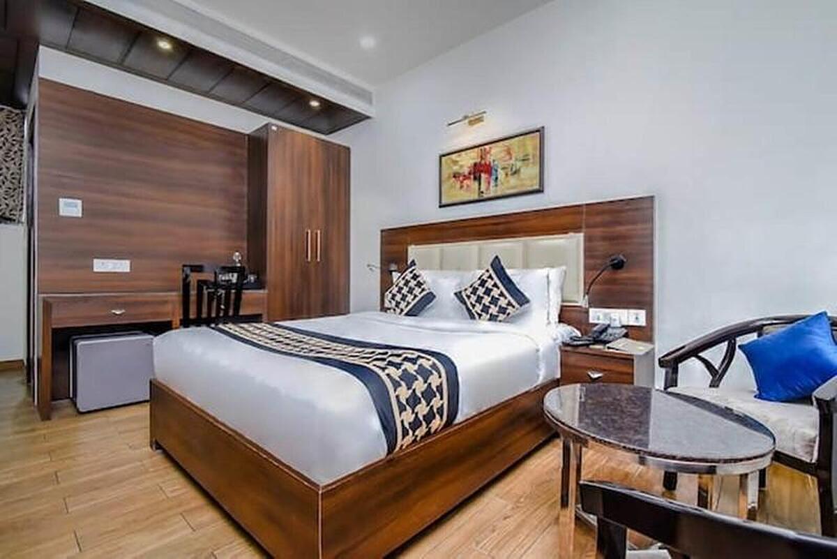 Jb Skyhilton Inn