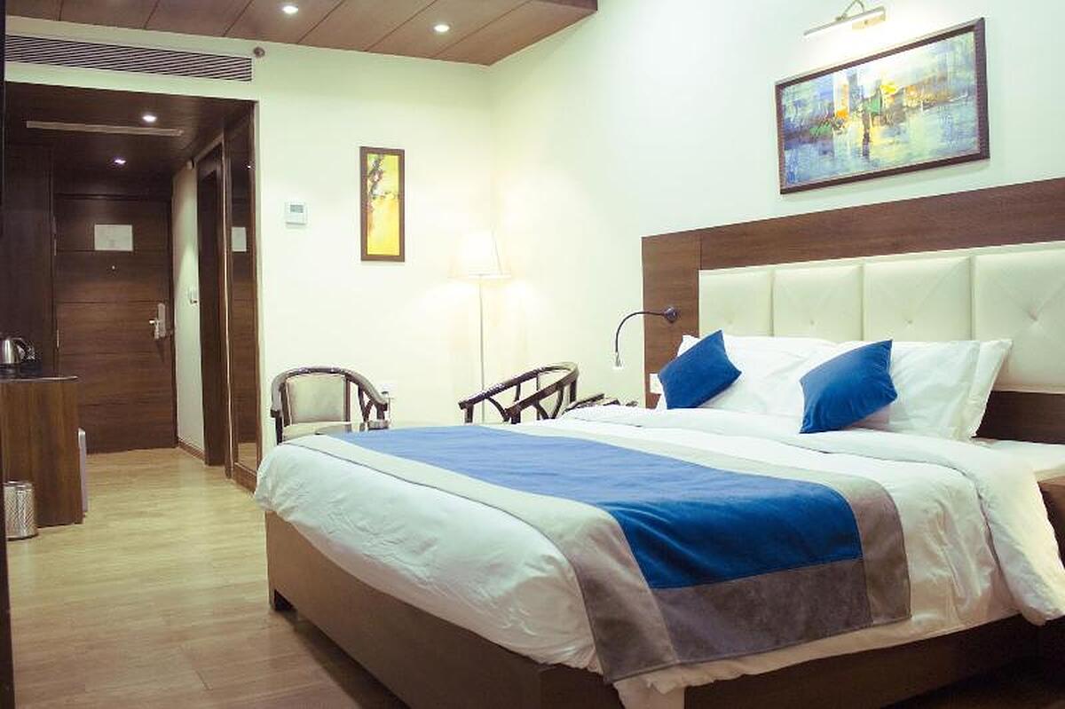 Jb Skyhilton Inn