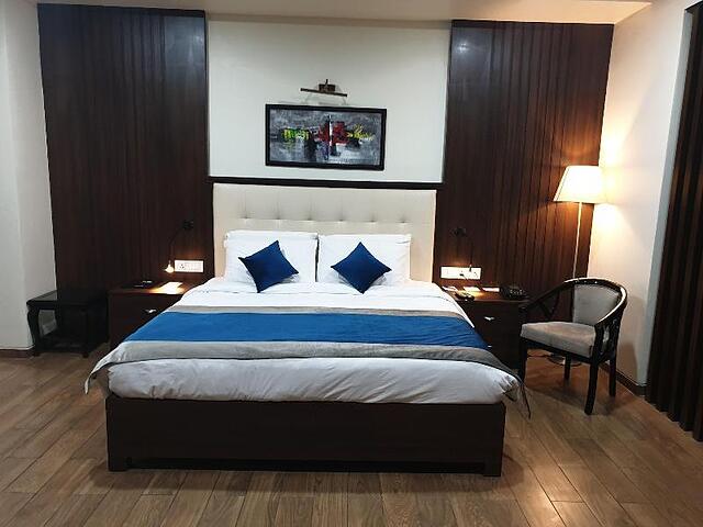 Jb Skyhilton Inn
