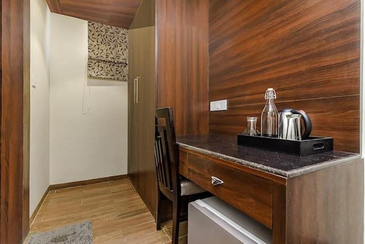 Jb Skyhilton Inn