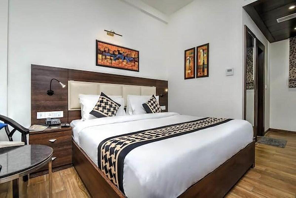 Jb Skyhilton Inn