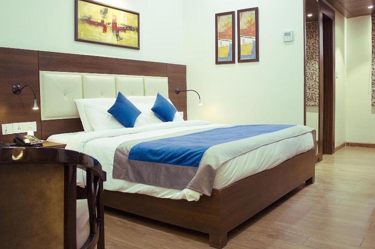 Jb Skyhilton Inn