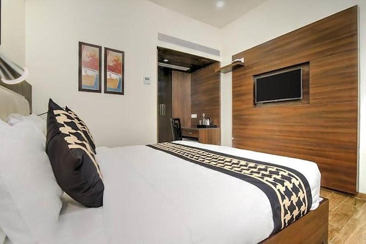 Jb Skyhilton Inn