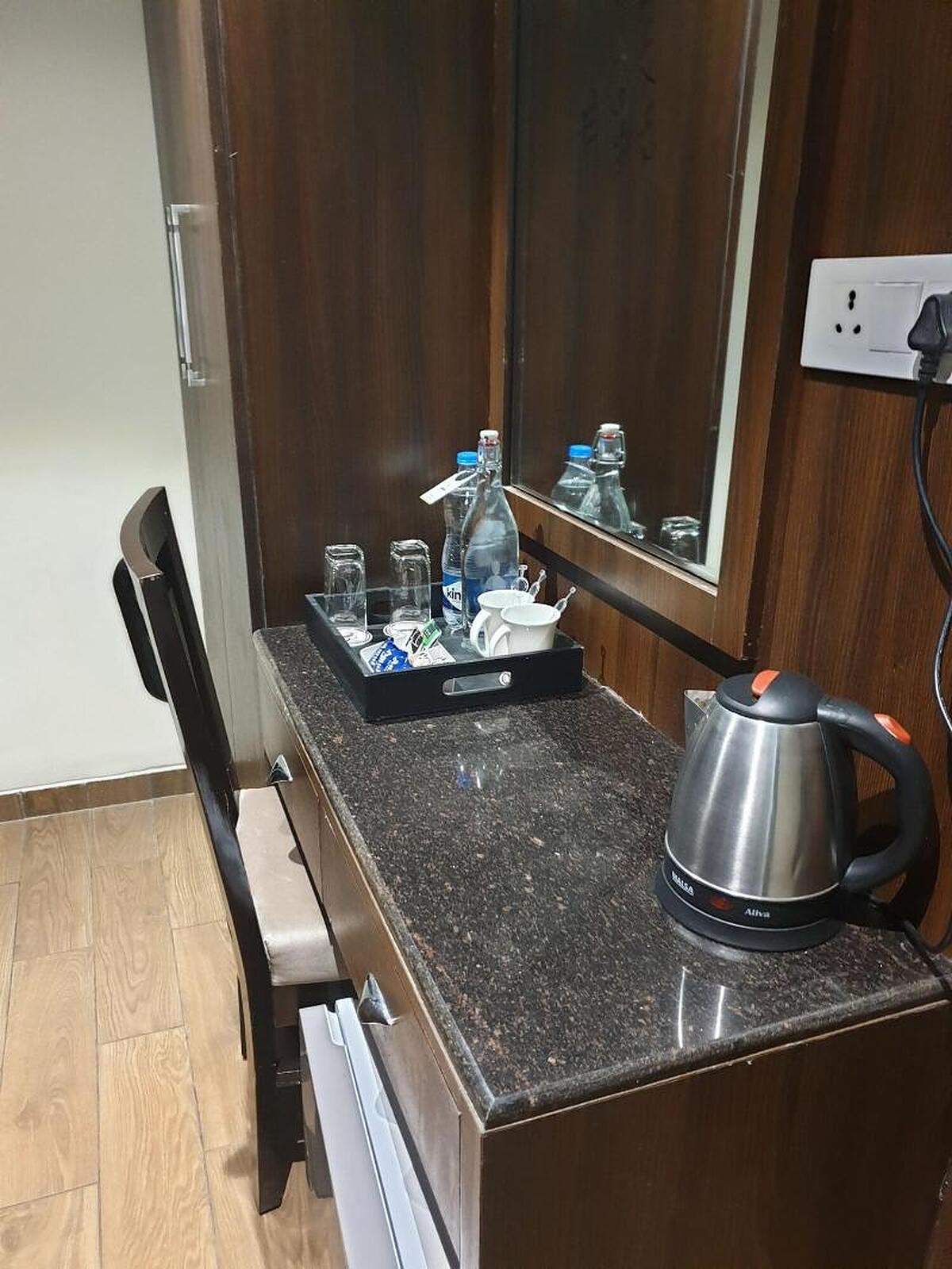 Jb Skyhilton Inn
