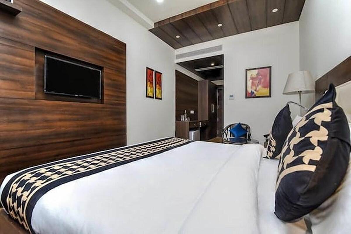 Jb Skyhilton Inn