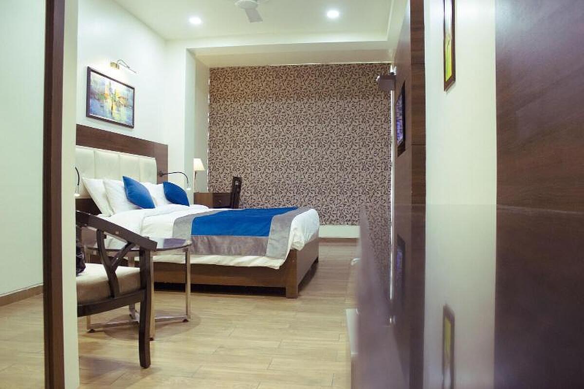 Jb Skyhilton Inn