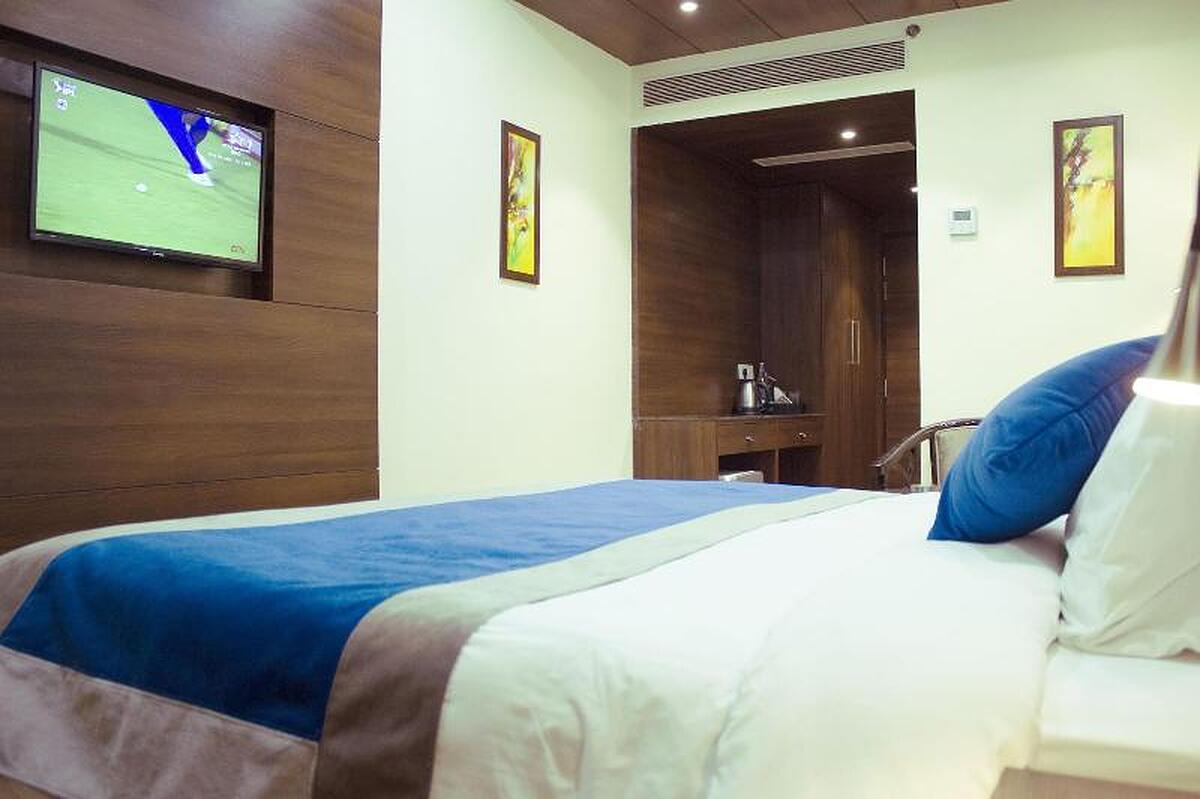 Jb Skyhilton Inn