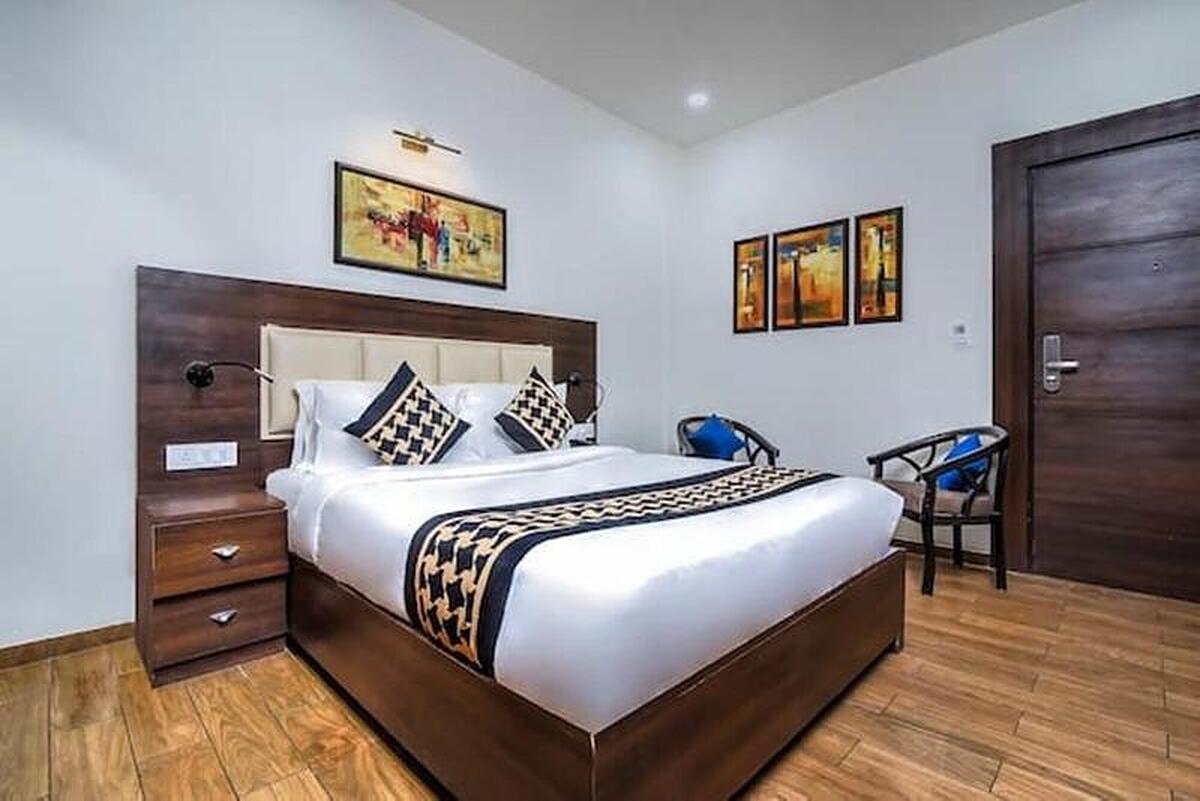 Jb Skyhilton Inn