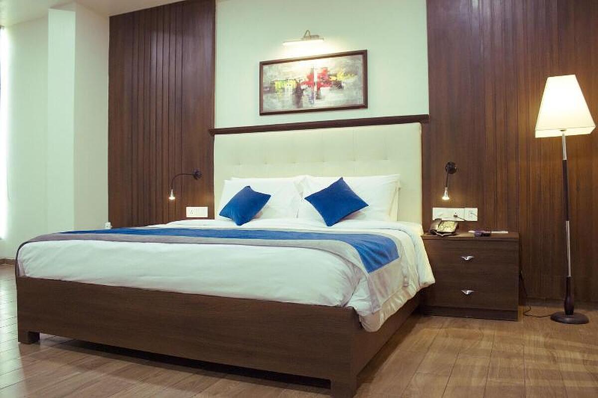 Jb Skyhilton Inn