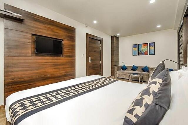 Jb Skyhilton Inn