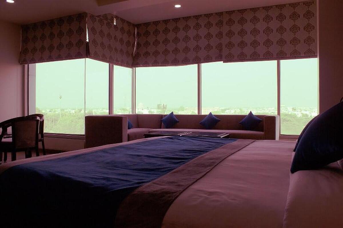 Jb Skyhilton Inn