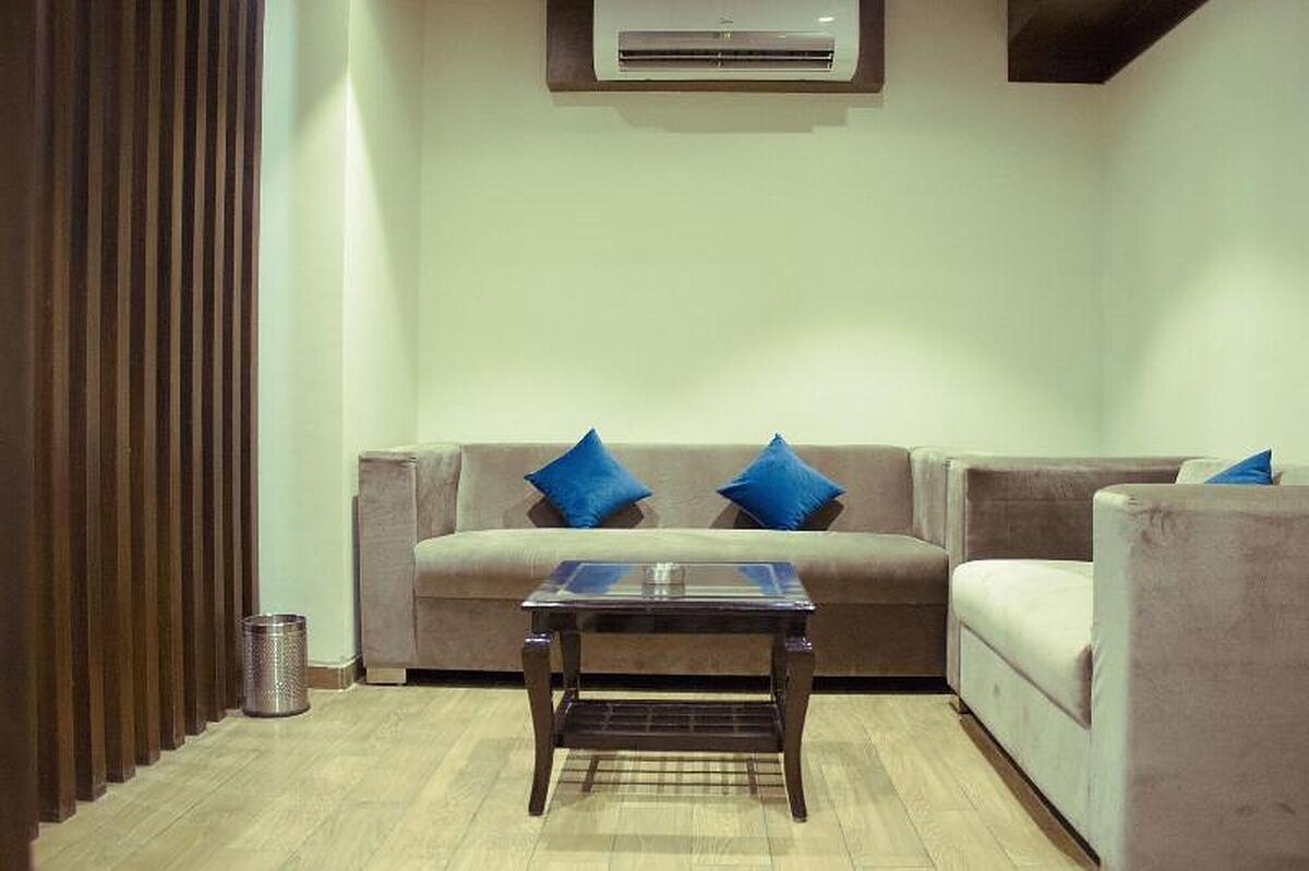Jb Skyhilton Inn