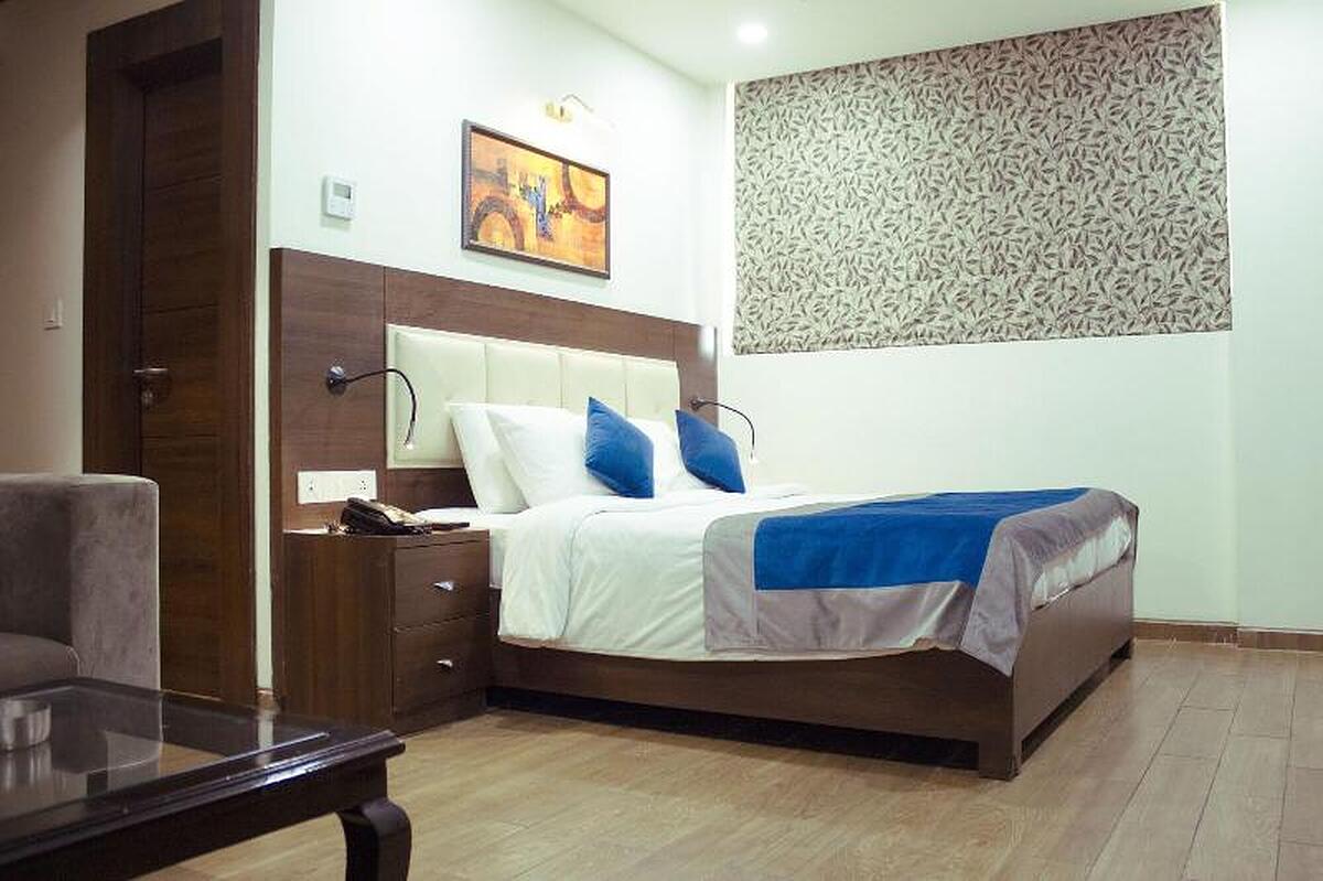 Jb Skyhilton Inn