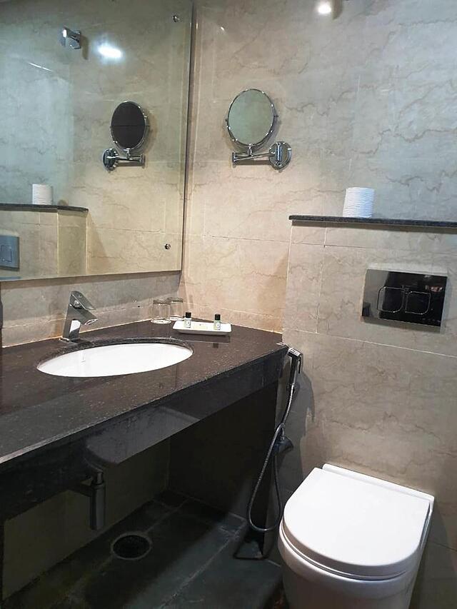 Jb Skyhilton Inn