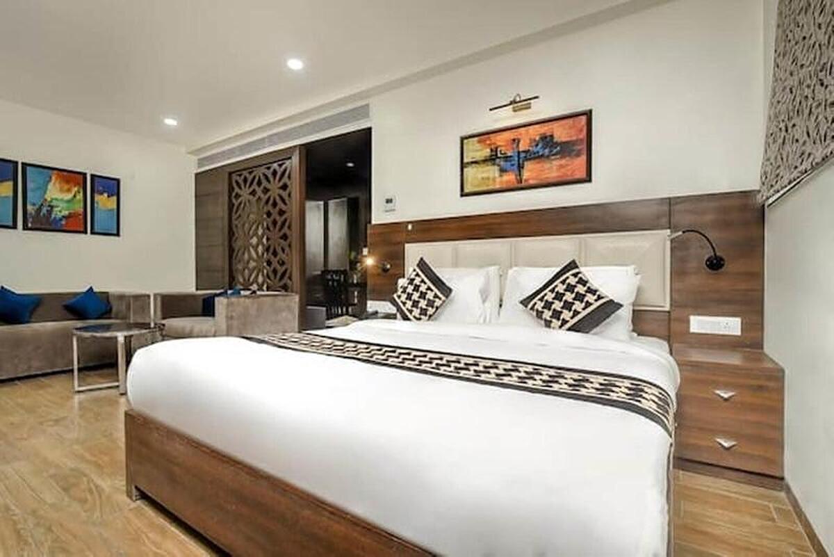 Jb Skyhilton Inn