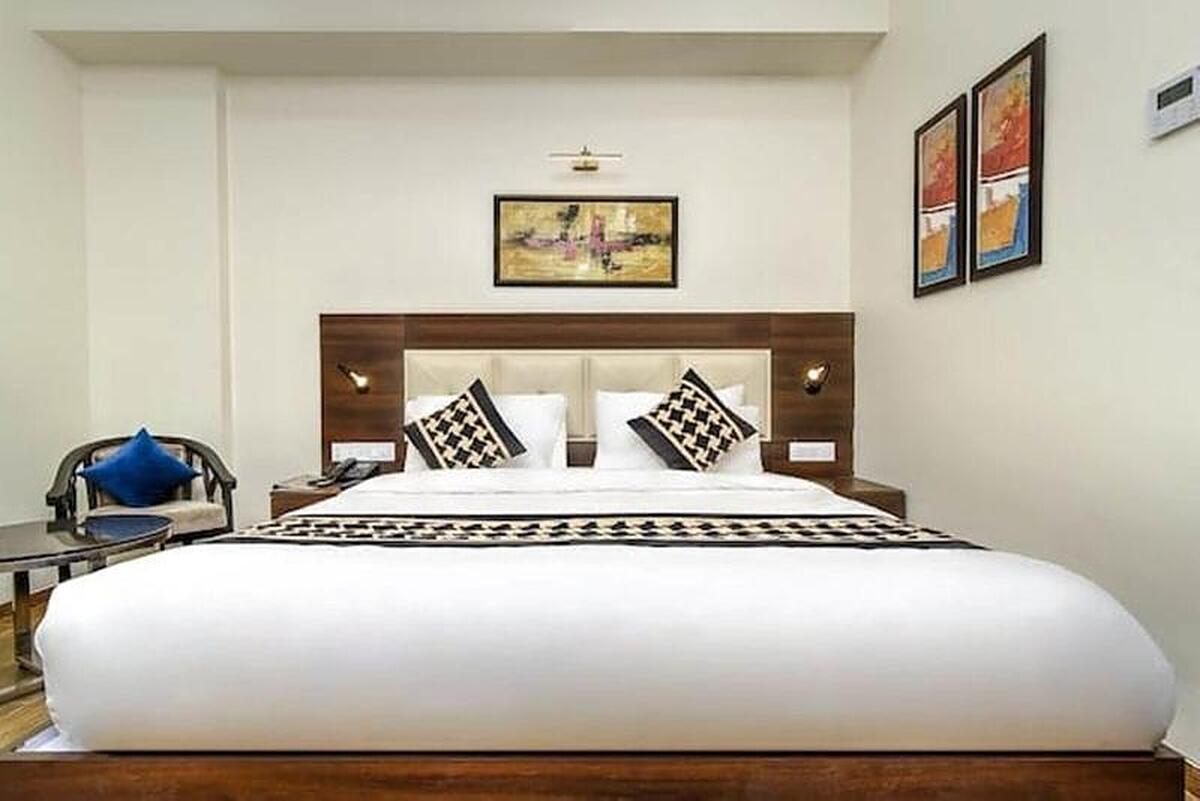 Jb Skyhilton Inn