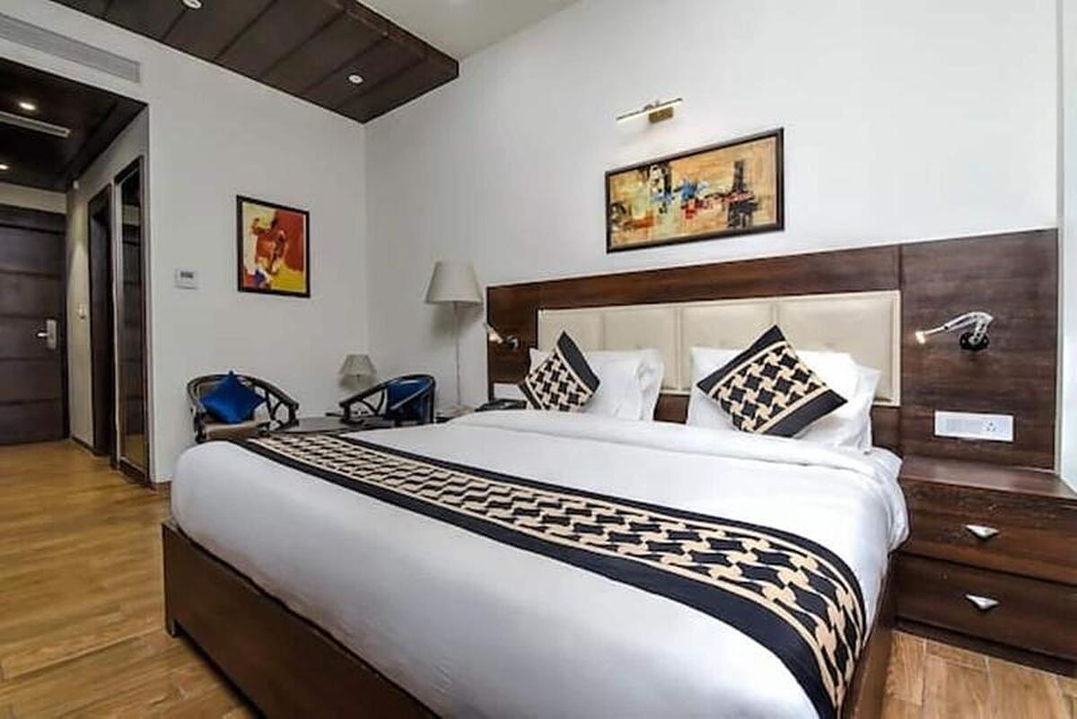 Jb Skyhilton Inn