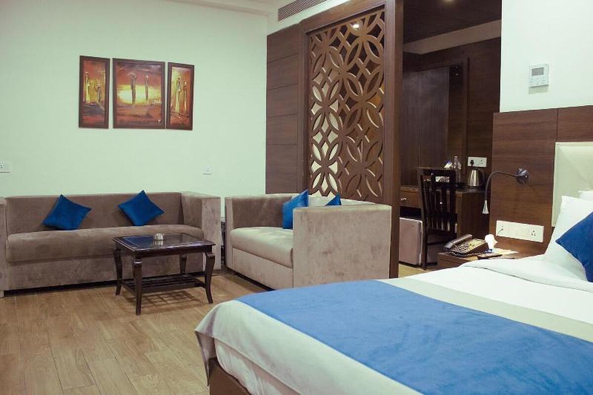 Jb Skyhilton Inn